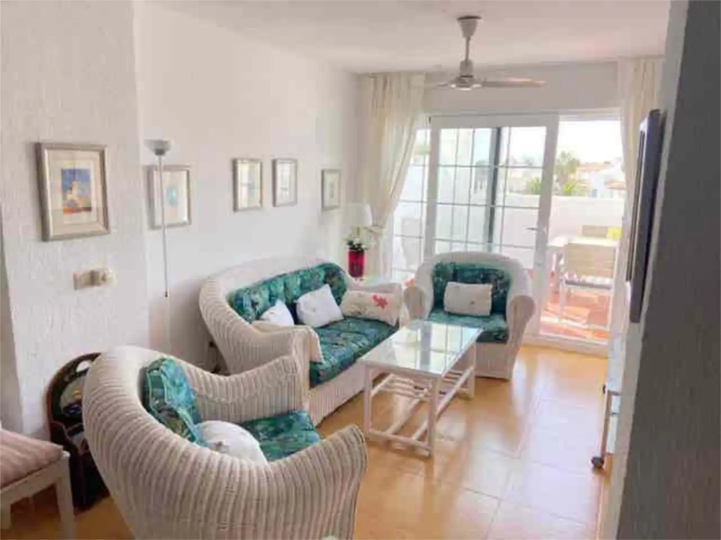 Apartamento de alquiler en Alemanes Sala de estar de Apartamento de alquiler en Zahara de los Atunes con Jardín privado, Terraza y Piscina