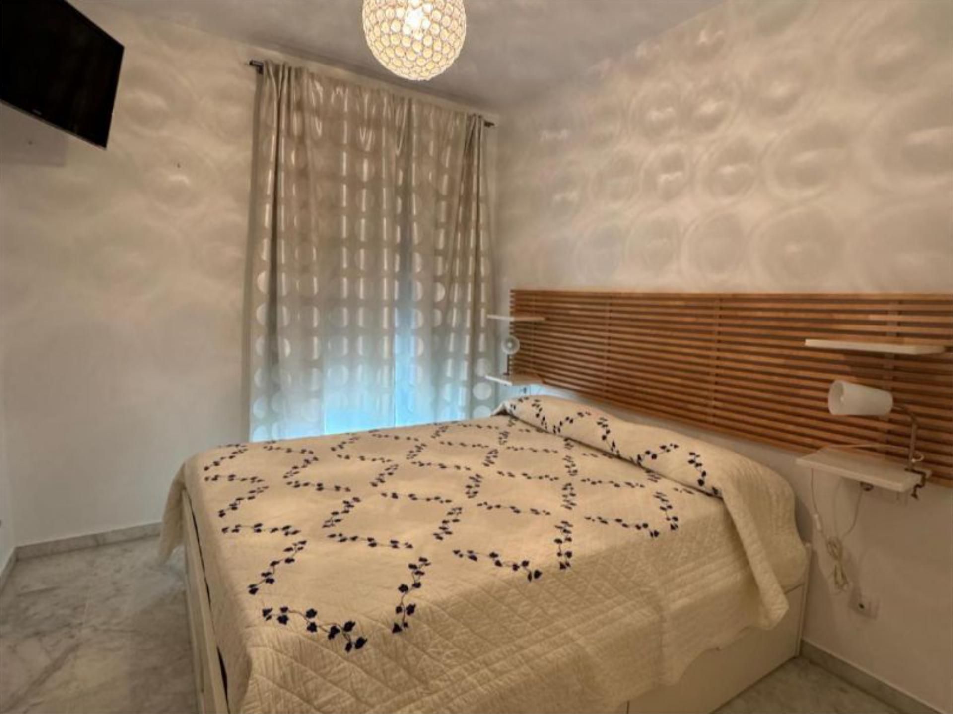 Habitación de Piso de alquiler en  Sevilla Capital con Aire acondicionado, Calefacción y Trastero