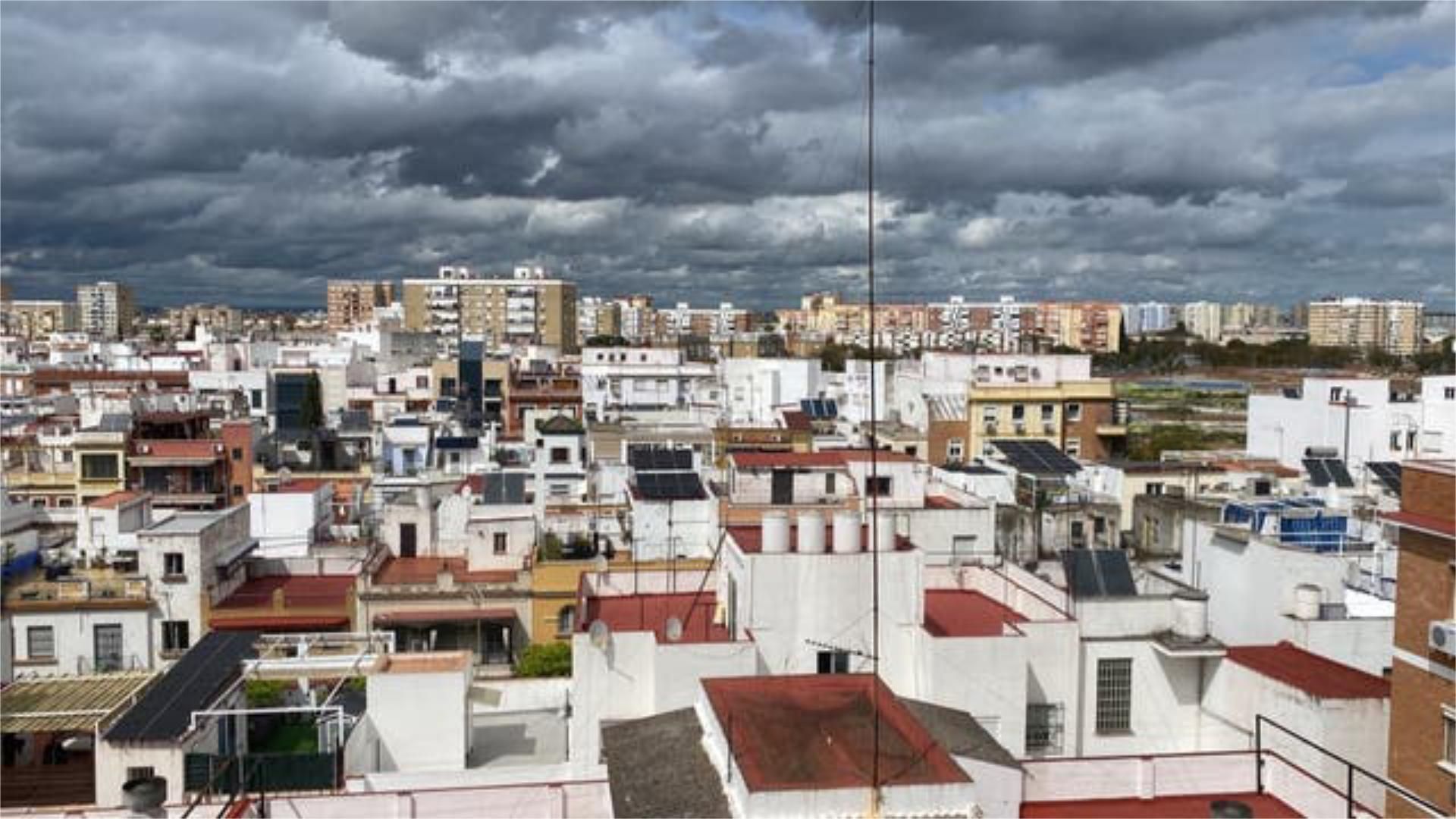 Vista exterior de Pis de lloguer en  Sevilla Capital amb Terrassa i Moblat