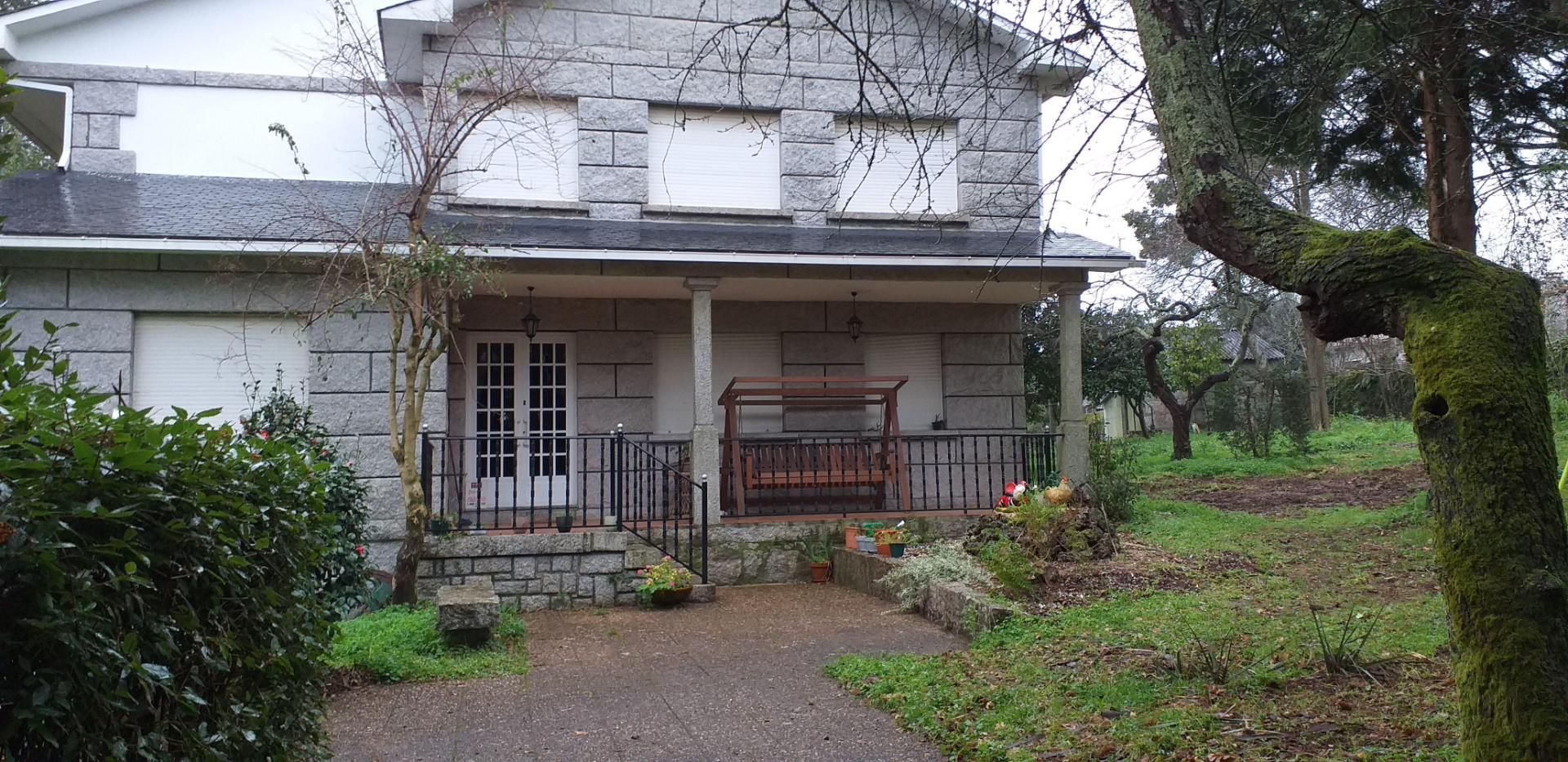 Vista exterior de Casa o xalet de lloguer en Vilagarcía de Arousa amb Calefacció, Jardí privat i Parquet