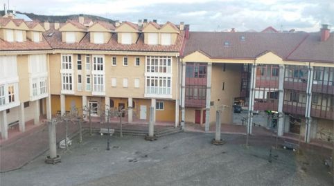 Piso en venta en Plaza de Los Pueblos, 5, Riaño, León - imagen 2 Foto 2 de Piso en venta en Plaza de Los Pueblos, 5, Riaño, León