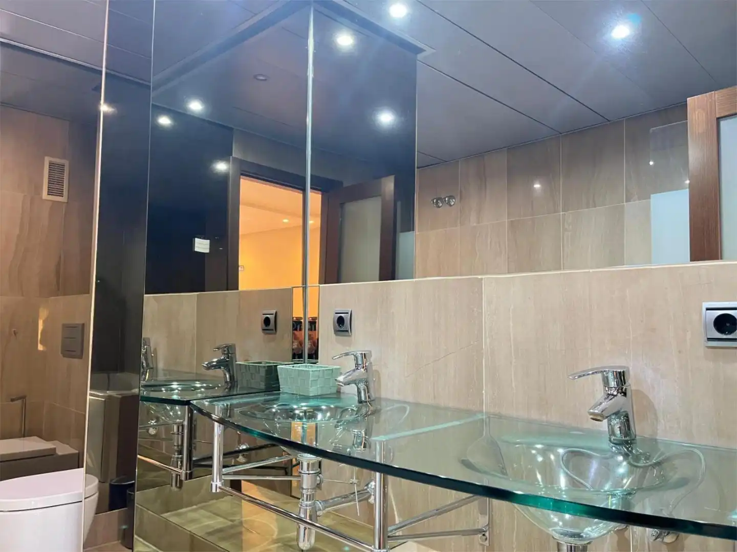 Flat for sale in Calle del Mare Nostrum, 42, Zona de Punta Plata Bathroom of Flat for sale in Estepona with Air Conditioner, Terrace and Swimming Pool