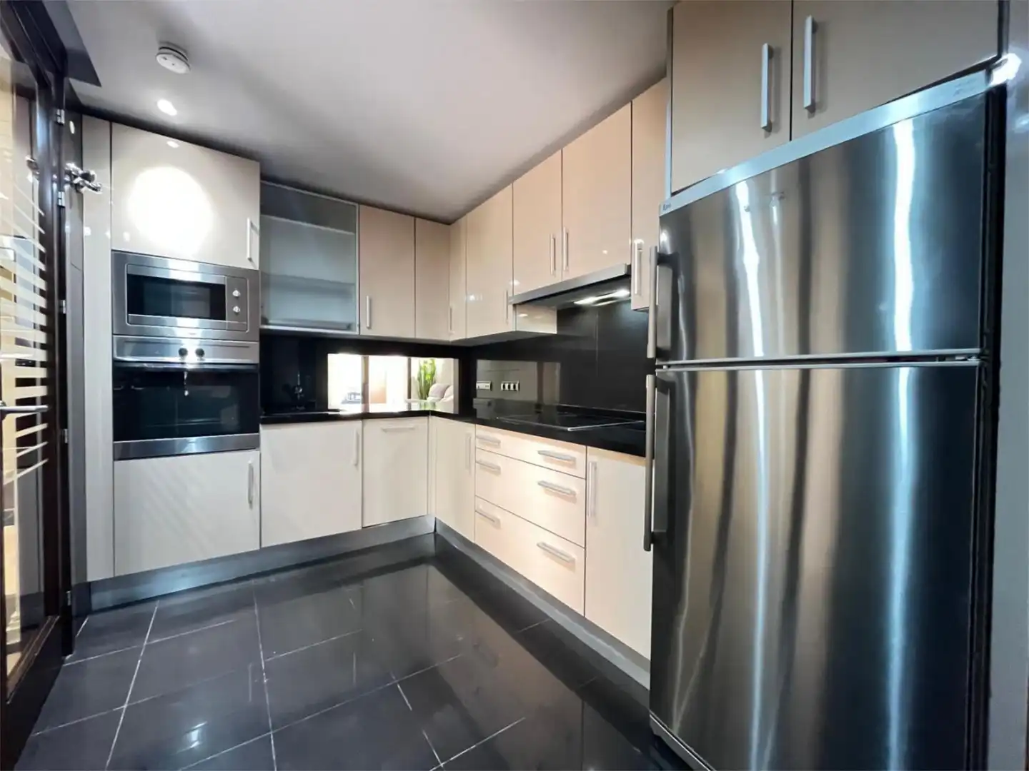 Flat for sale in Calle del Mare Nostrum, 42, Zona de Punta Plata Kitchen of Flat for sale in Estepona with Air Conditioner, Terrace and Swimming Pool