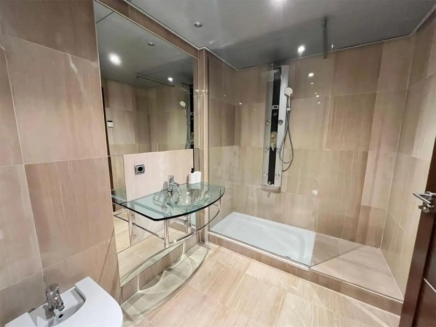 Flat for sale in Calle del Mare Nostrum, 42, Zona de Punta Plata Bathroom of Flat for sale in Estepona with Air Conditioner, Terrace and Swimming Pool