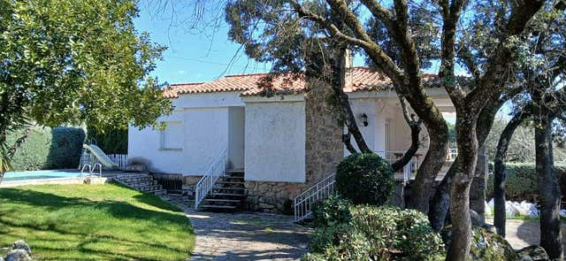 Casa adosada en venda a Cerro Alarcón Vista exterior de Casa adosada en venda en Valdemorillo amb Calefacció, Jardí privat i Terrassa