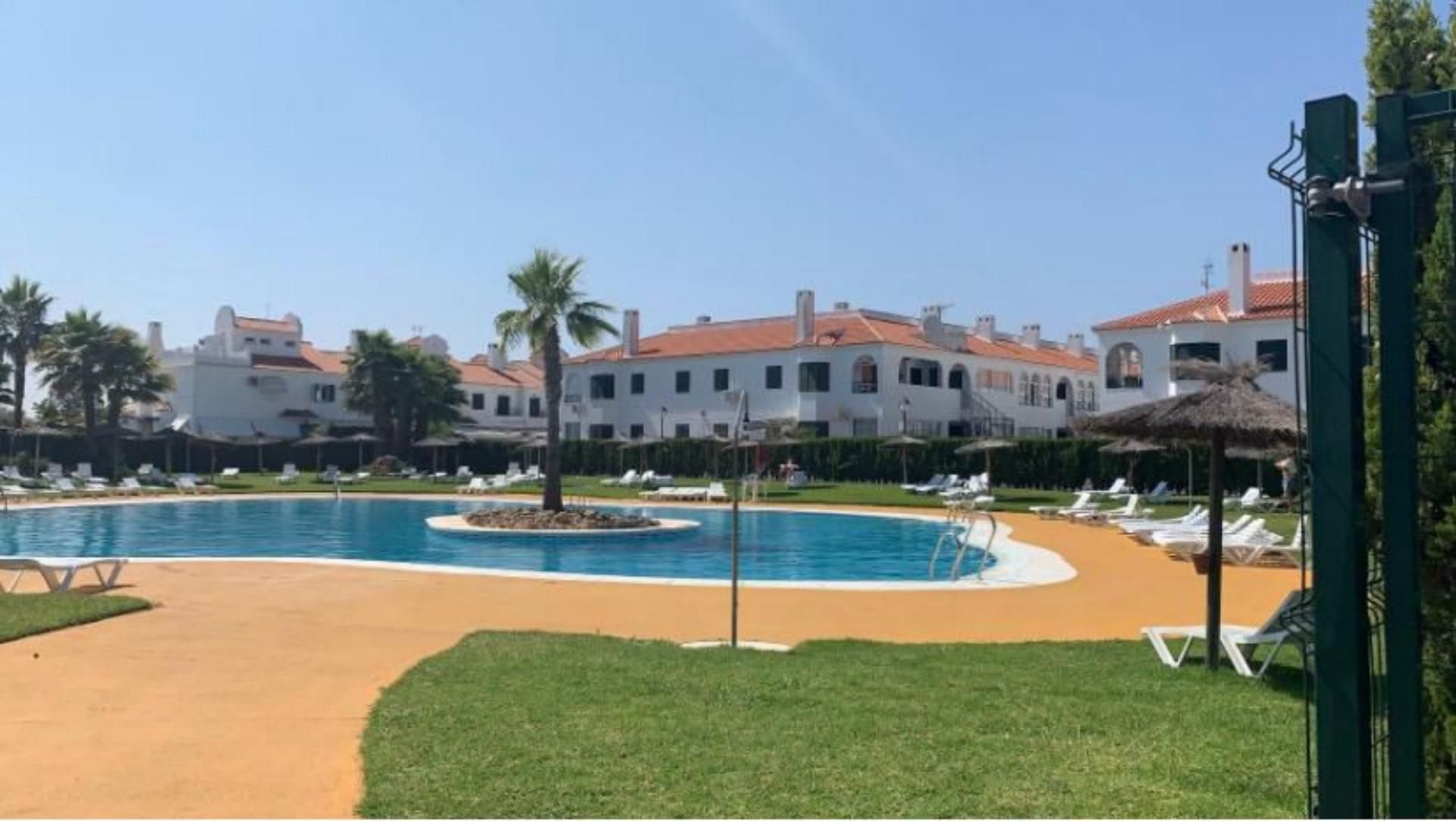 Flat for rent in Avenida Playas de Cartaya, 68, El Rompido Exterior view of Flat for rent in El Rompido with Air Conditioner, Private garden and Terrace