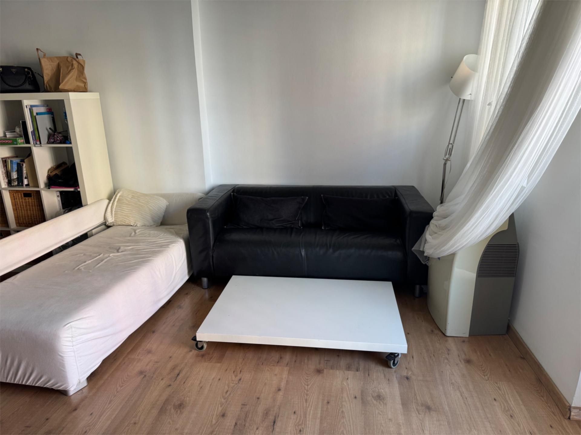 Room in Plaça de la Font, 35, Part Alta Living room of Flat for share in Tarragona Capital with Heating, Parquet flooring and Furnished