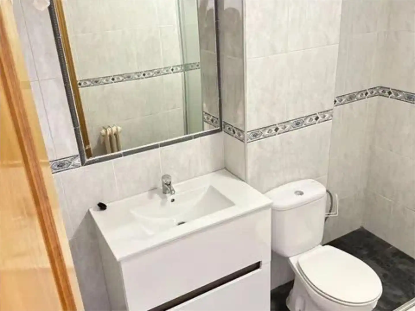 Wohnung zum Verkauf in Calle Hilados, 5, Parque Cataluña Badezimmer von Wohnung zum Verkauf in Torrejón de Ardoz mit Klimaanlage und Terrasse