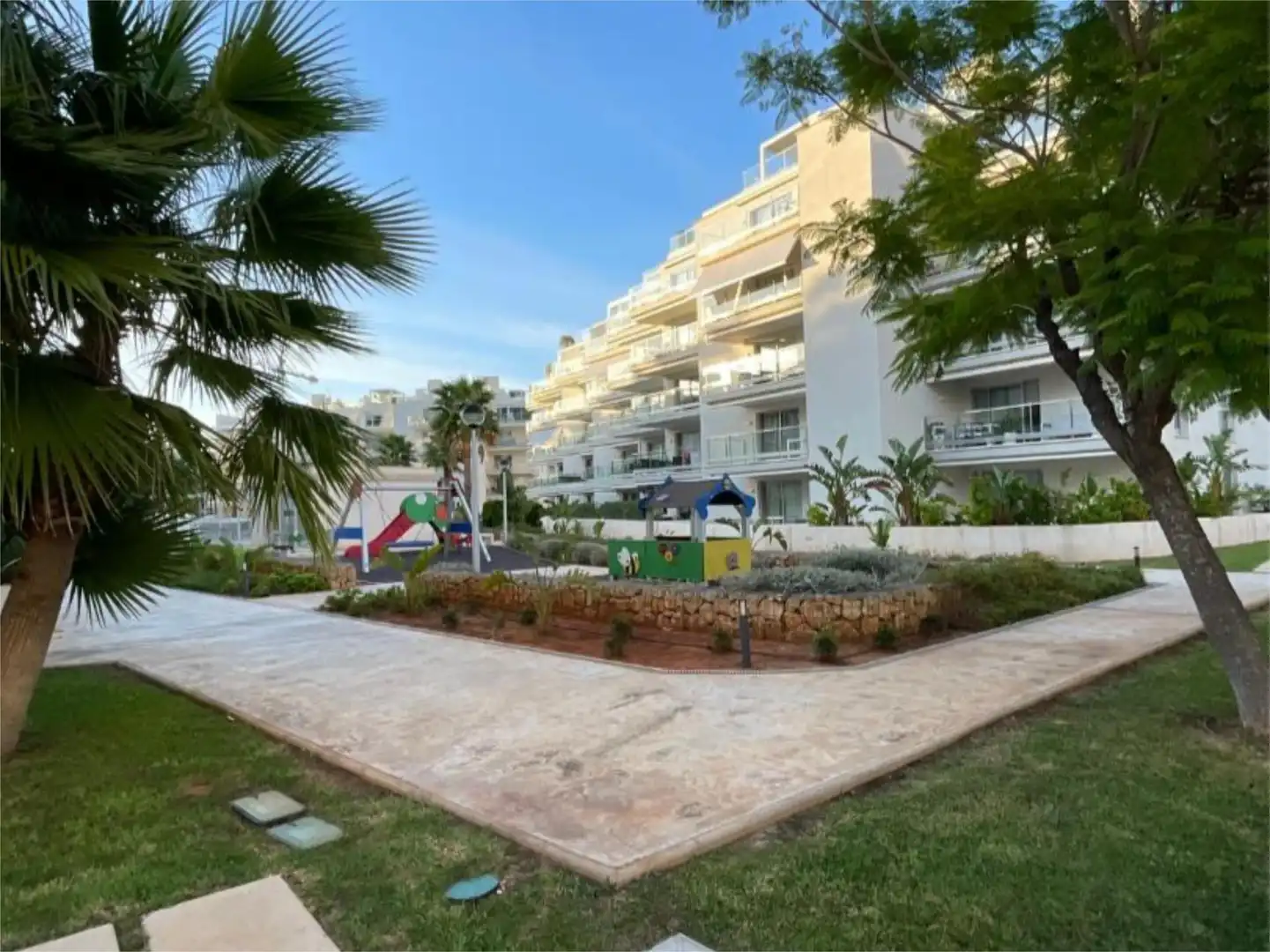 Piso en venta en Carrer de la Corona Boreal, 1, El Montgó Vista exterior de Piso en venta en Dénia con Aire acondicionado, Terraza y Piscina