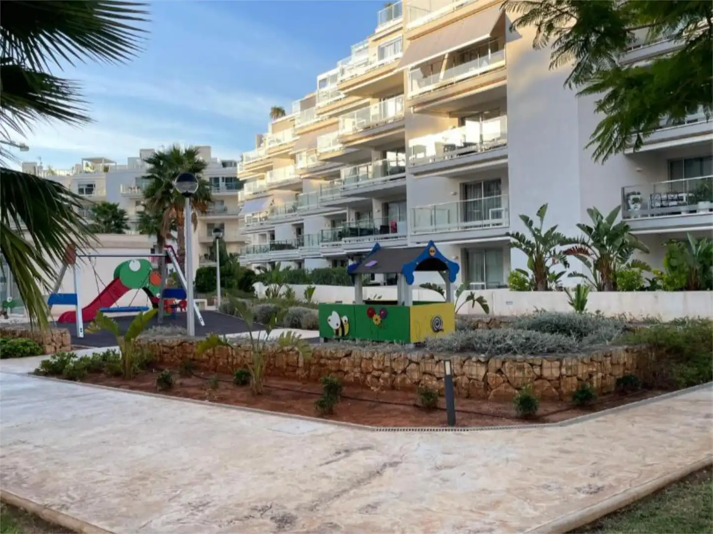 Piso en venta en Carrer de la Corona Boreal, 1, El Montgó Vista exterior de Piso en venta en Dénia con Aire acondicionado, Terraza y Piscina