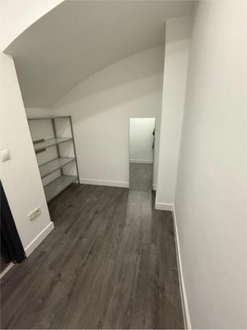 Premises for rent in Apóstol Santiago Premises for rent in Madrid Capital