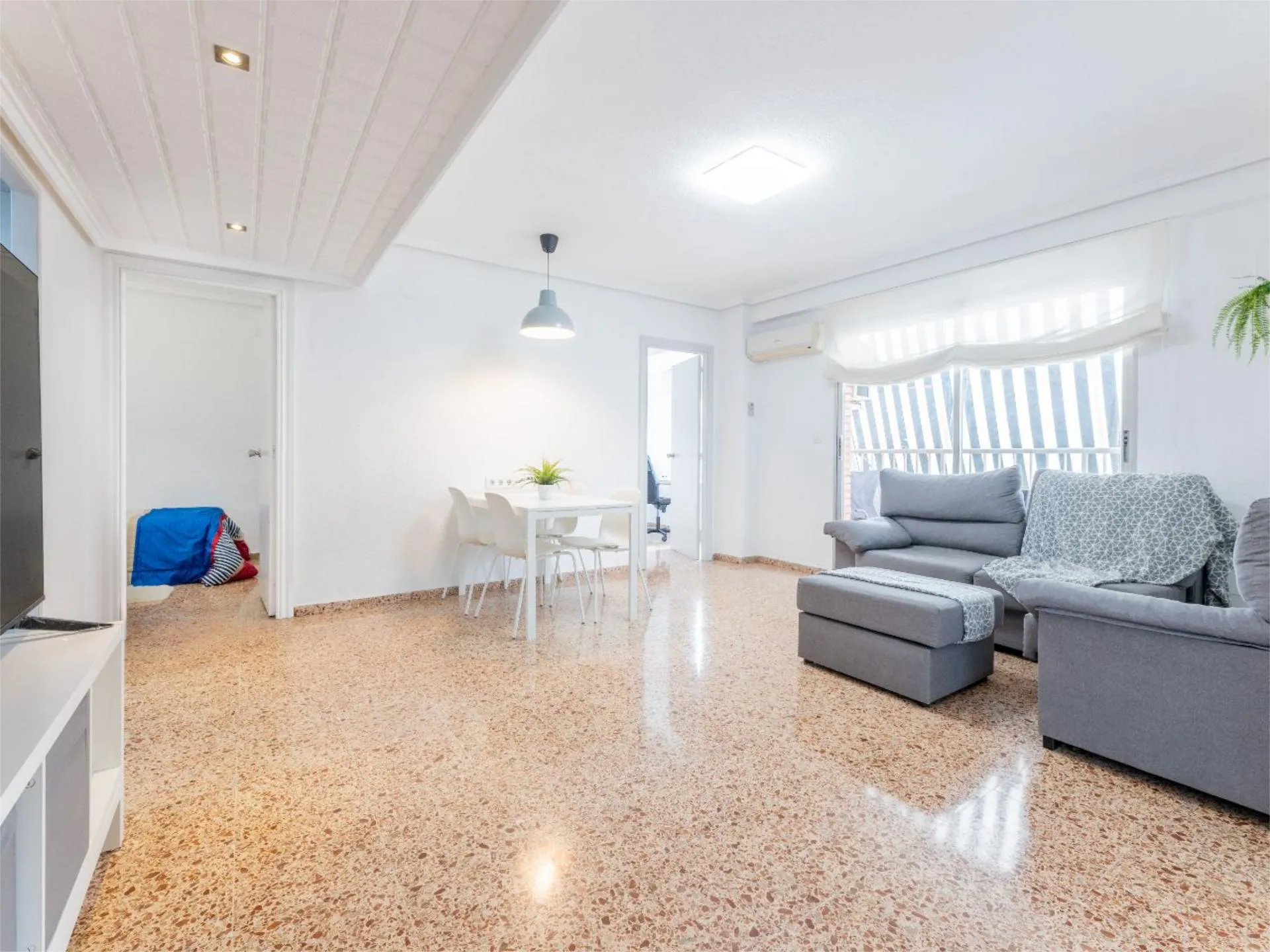 Living room of Flat for sale in  Valencia Capital  with Air Conditioner and Balcony