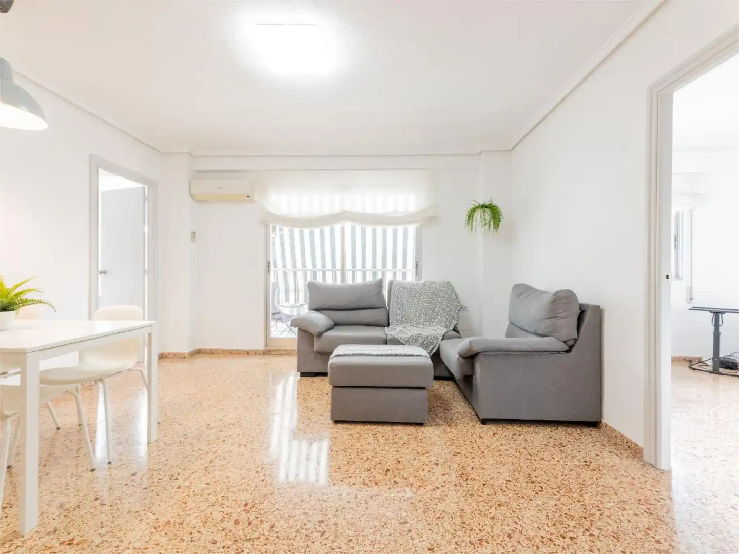 Piso en venta en Carrer de Yecla, 19, L'Amistat Sala de estar de Piso en venta en Valencia Capital con Aire acondicionado y Balcón