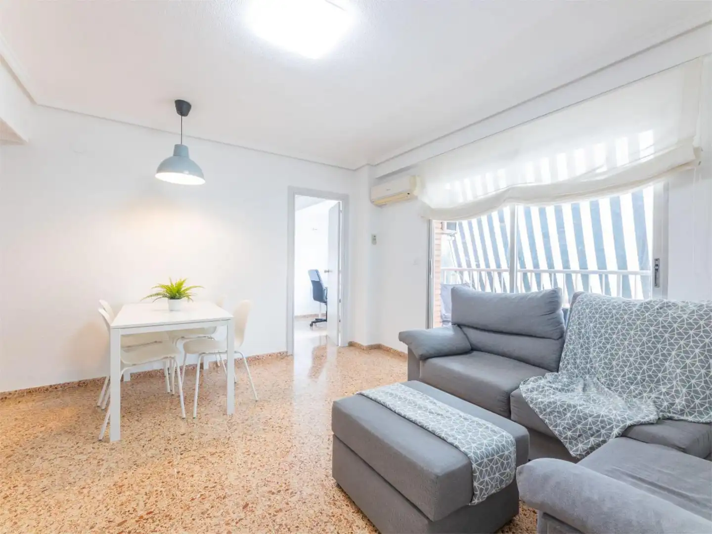 Piso en venta en Carrer de Yecla, 19, L'Amistat Sala de estar de Piso en venta en Valencia Capital con Aire acondicionado y Balcón