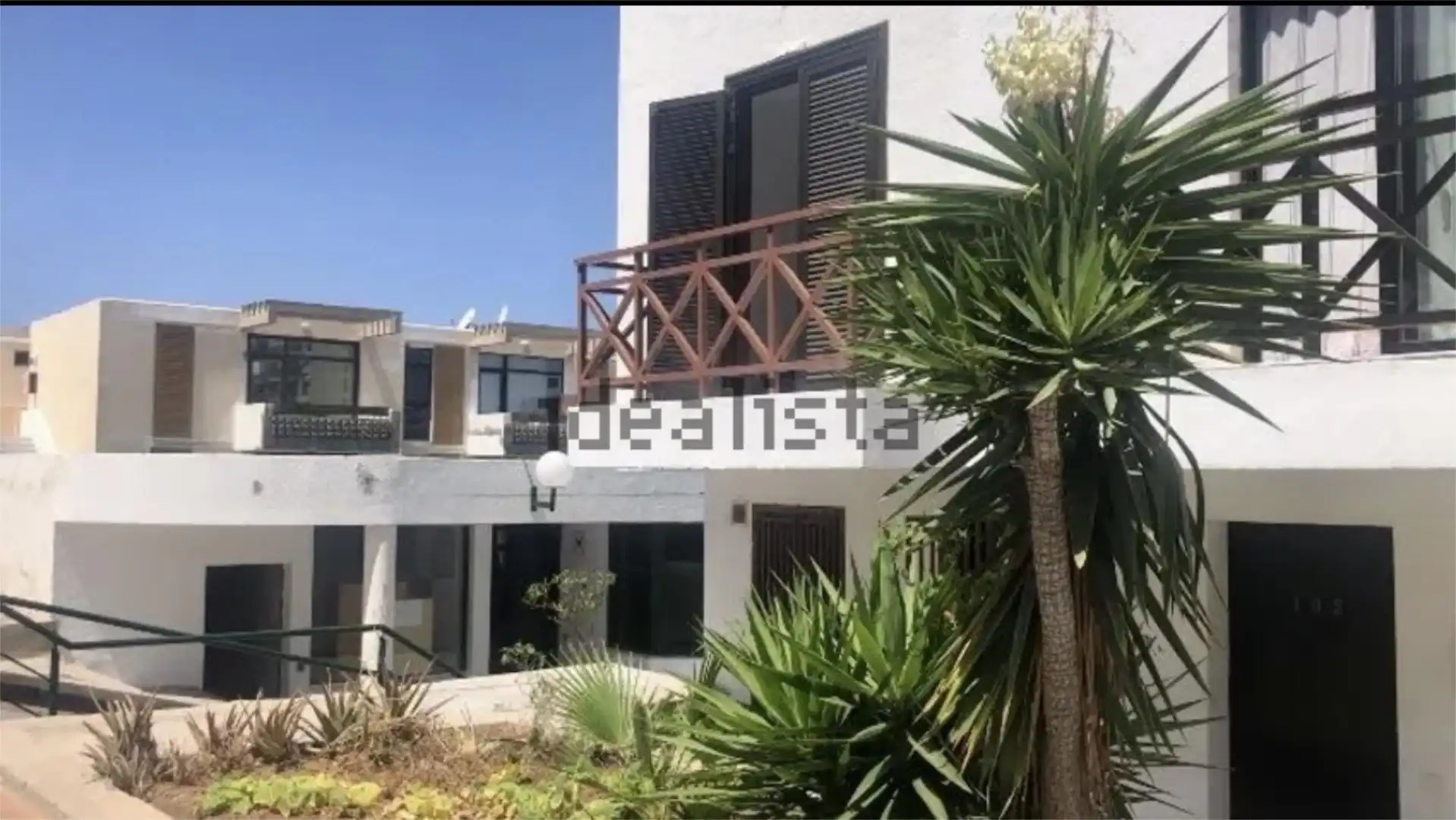 Vista exterior de Casa o chalet en venta en Arona con Terraza, Piscina y Balcón