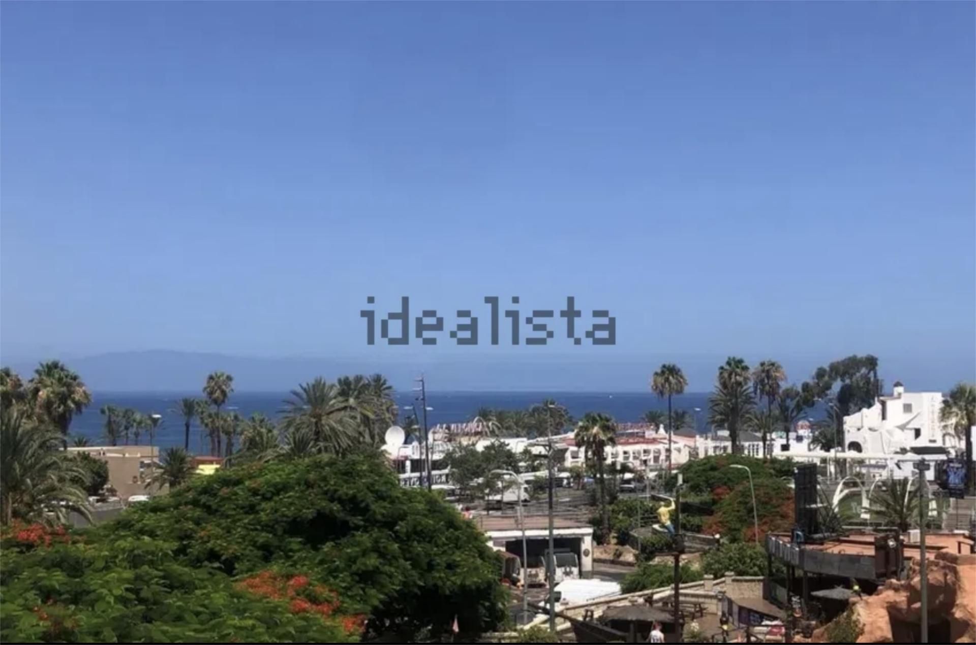 Vista exterior de Casa o chalet en venta en Arona con Terraza, Piscina y Amueblado