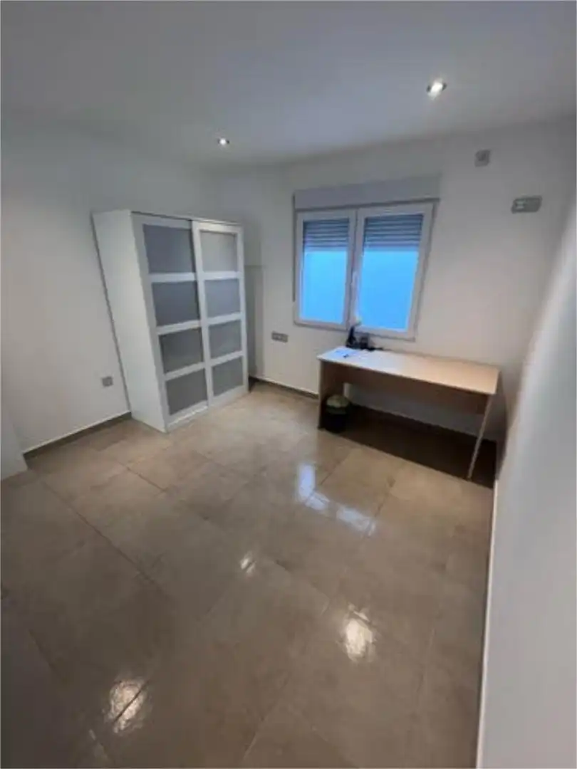 Casa adosada de alquiler en Huétor Vega con Terraza, Trastero y Amueblado