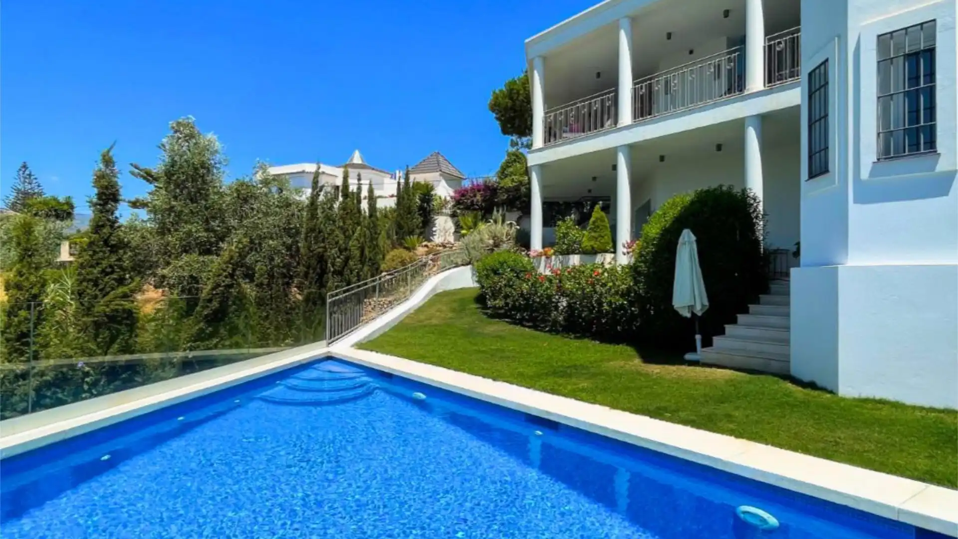 Swimming pool of Houses for sale in Marbella  with Air Conditioner, Terrace and Swimming Pool