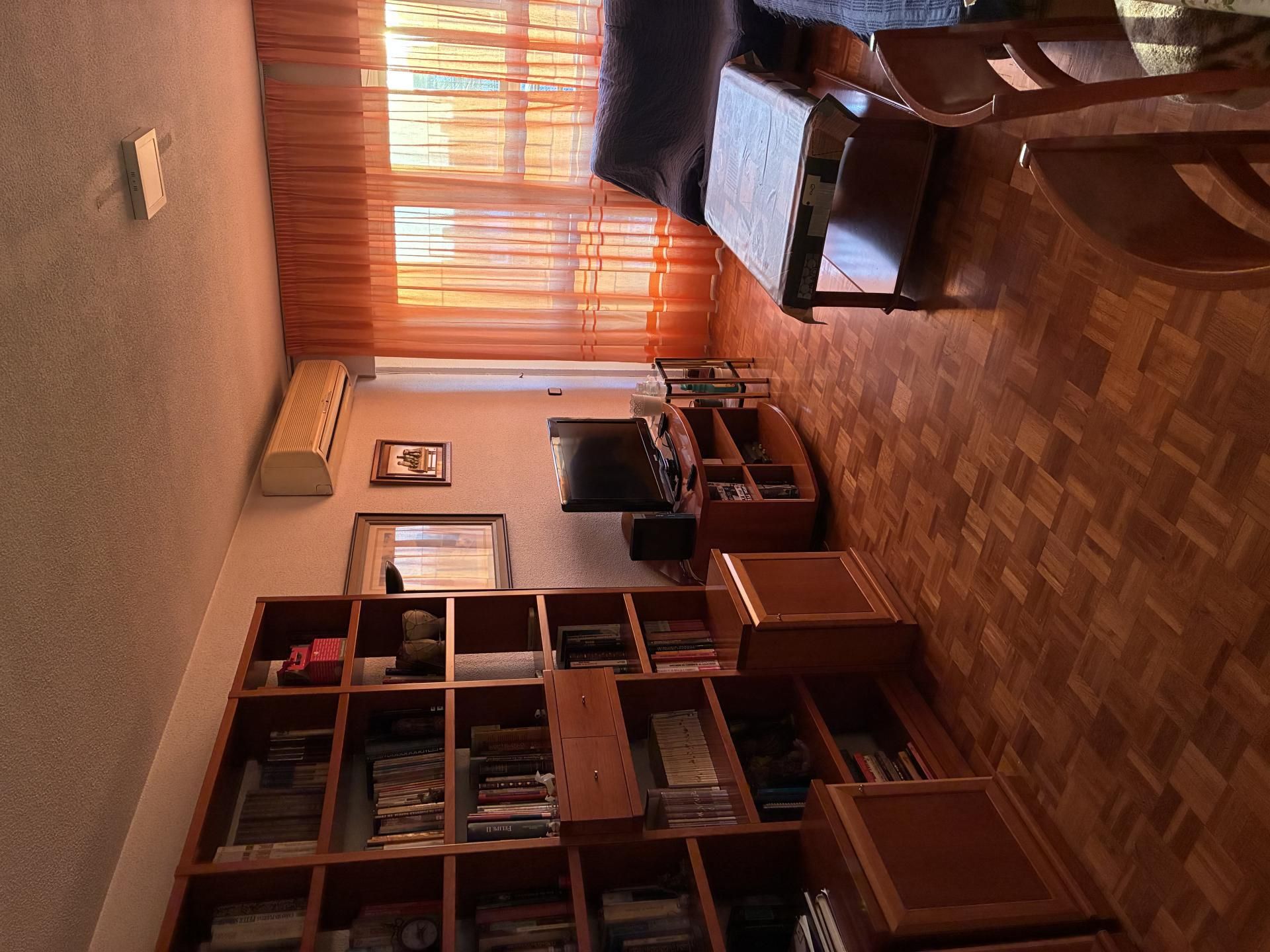 Sala de estar de Piso para compartir en  Madrid Capital con Aire acondicionado, Calefacción y Jardín privado