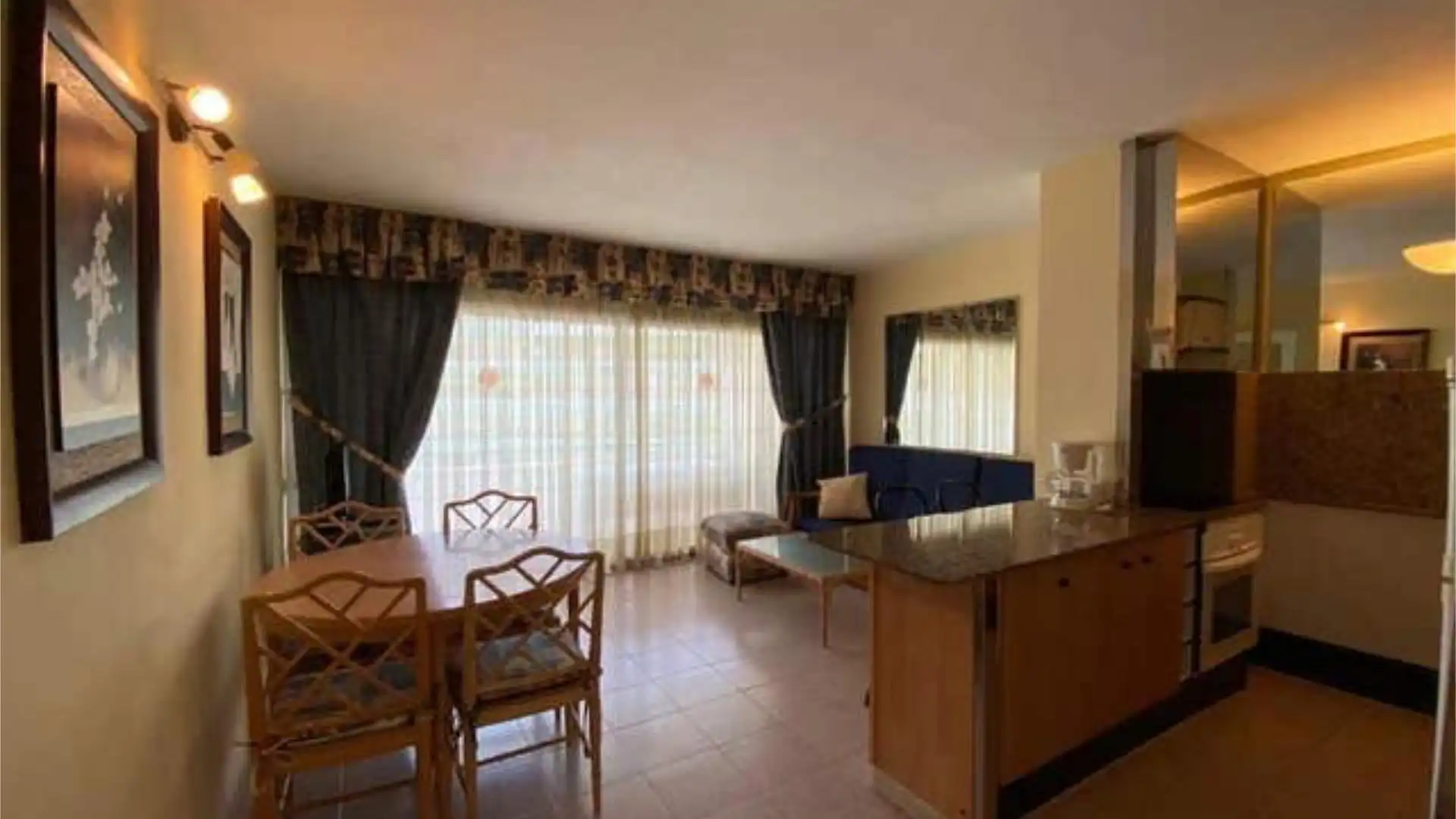 Sala de estar de Apartamento en venta en Salou con Terraza y Piscina