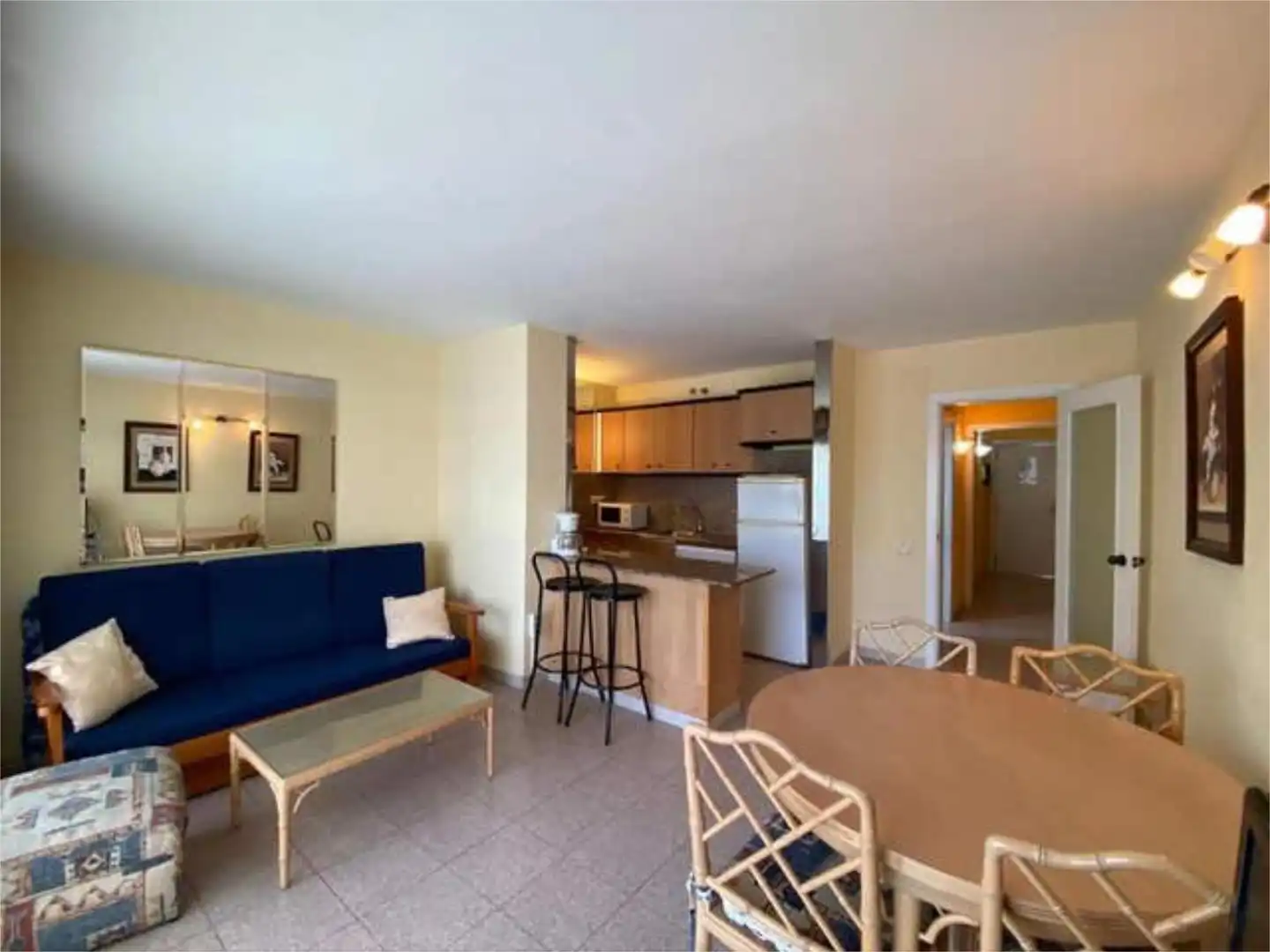 Apartament en venda a Plaça Europa - Port Aventura Sala d'estar de Apartament en venda en Salou amb Terrassa i Piscina
