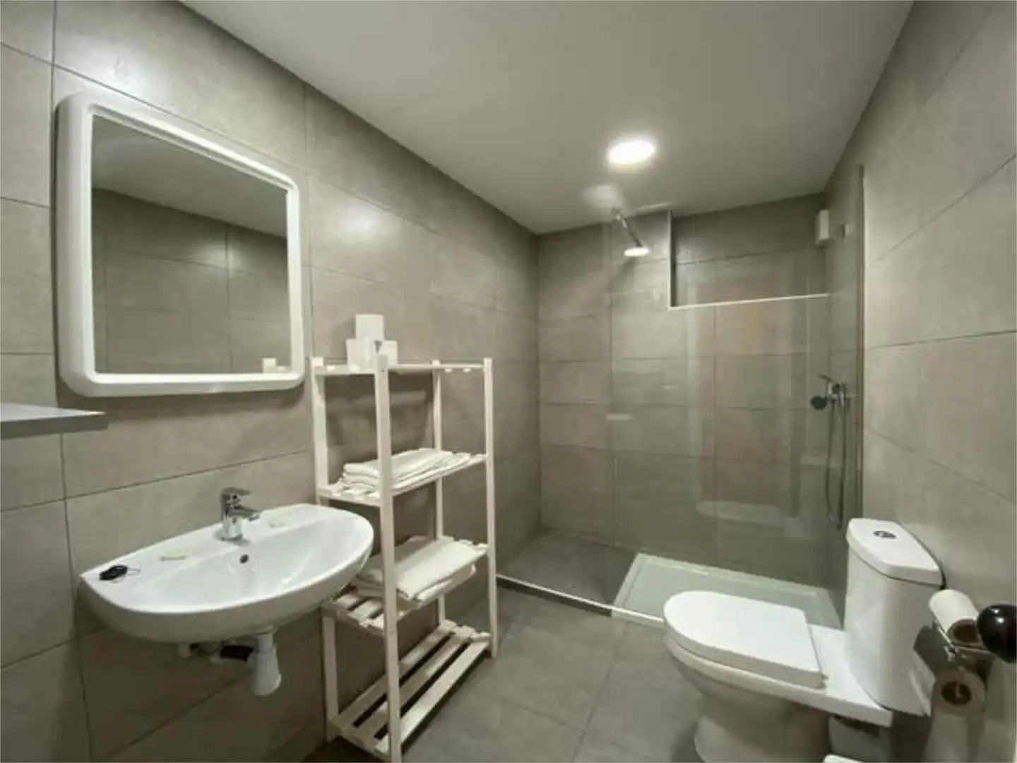 Apartament en venda a Plaça Europa - Port Aventura Bany de Apartament en venda en Salou amb Terrassa i Piscina