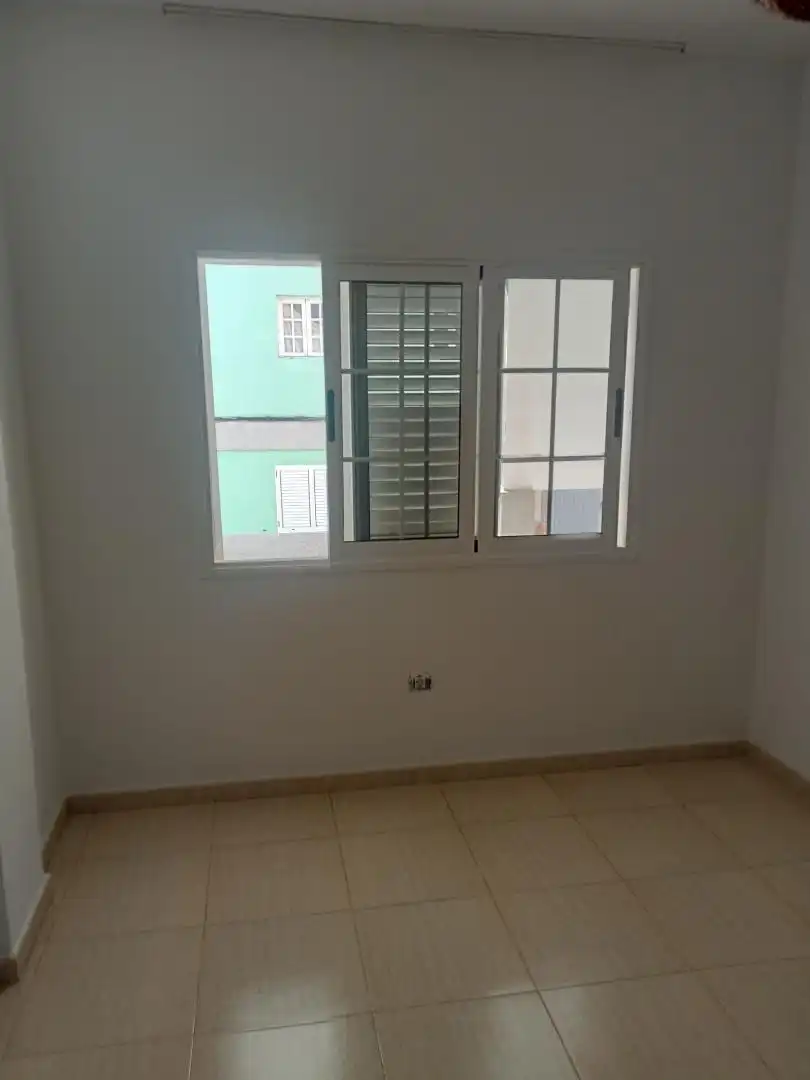 Piso en venta en Calle Guaydil, 12, Sardina Habitación de Piso en venta en Santa Lucía de Tirajana con Terraza