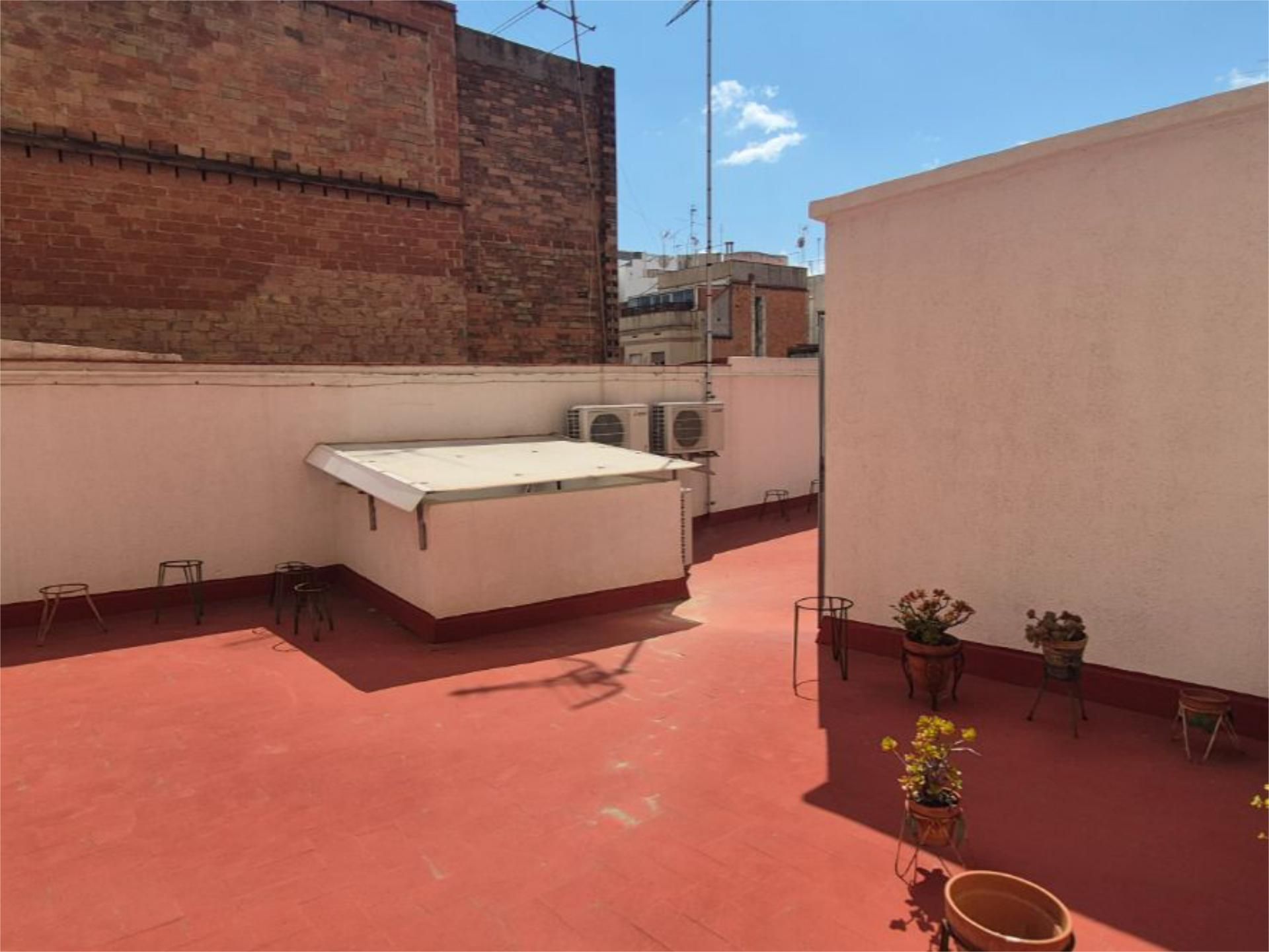 Terrassa de Pis en venda en L'Hospitalet de Llobregat amb Aire condicionat, Calefacció i Jardí privat