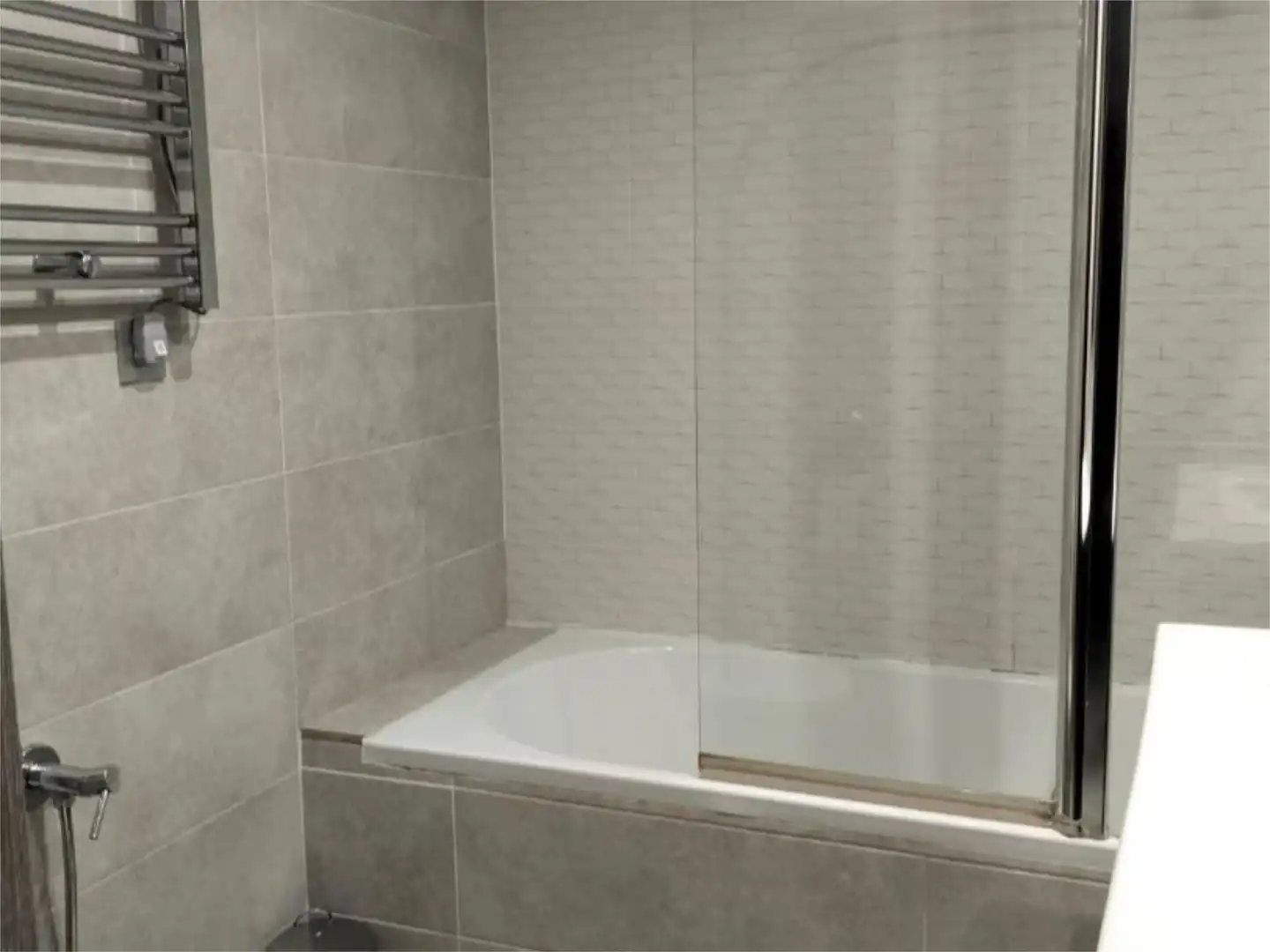 Flat for sale in Calle Nueva Atalaya, 42, Nueva Atalaya Bathroom of Flat for sale in Estepona with Air Conditioner and Swimming Pool