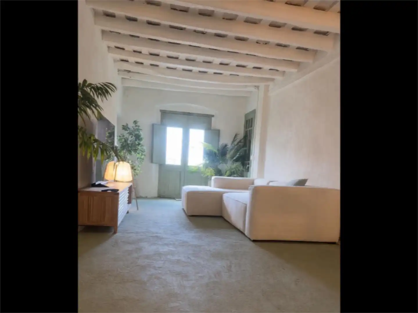 Casa adosada en venda a Passeig del Firal, 3, Amer Sala d'estar de Casa adosada en venda en Amer