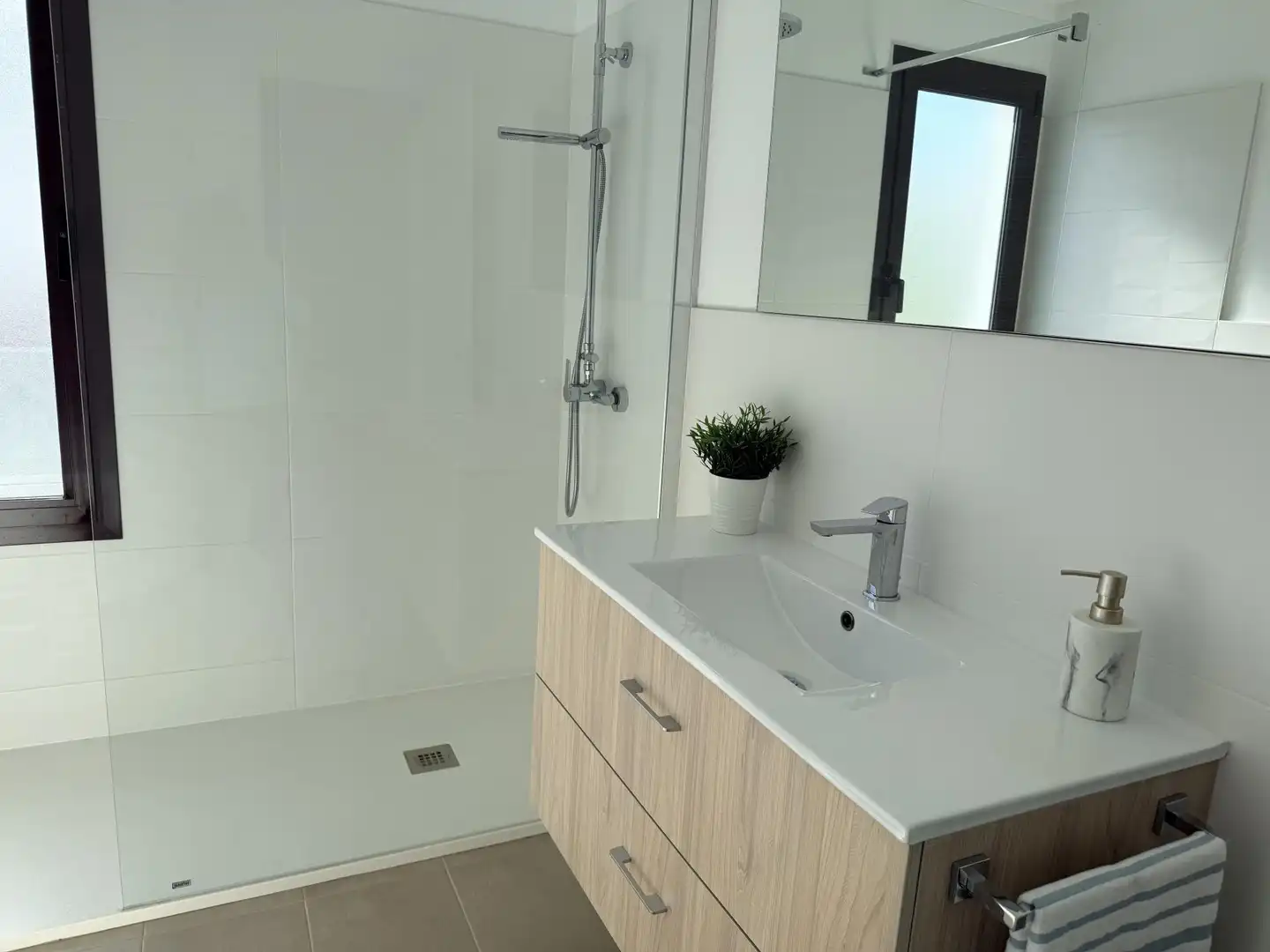 Baño de Dúplex en venta en Yaiza con Aire acondicionado, Terraza y Trastero