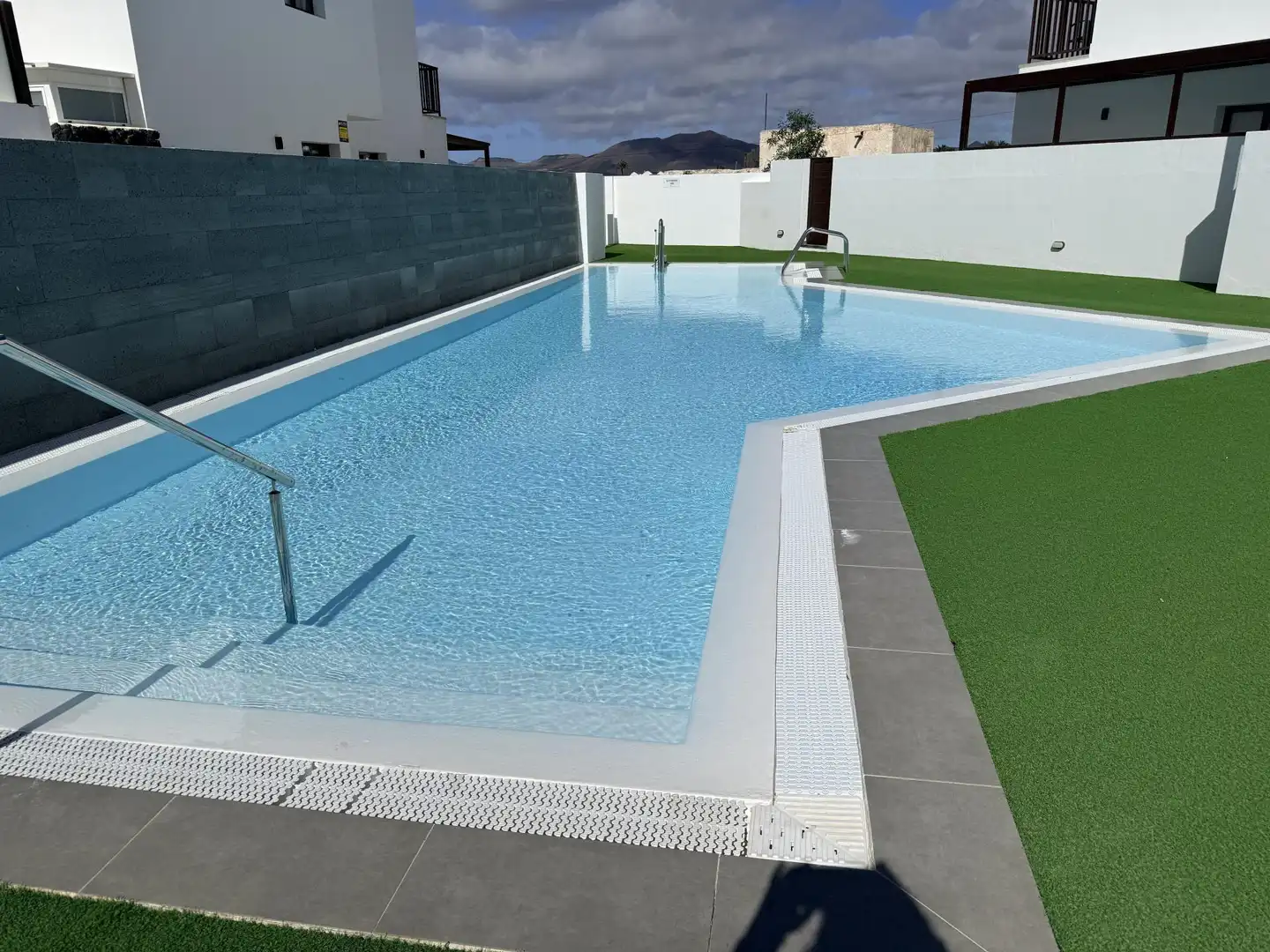 Piscina de Dúplex en venta en Yaiza con Aire acondicionado, Terraza y Trastero
