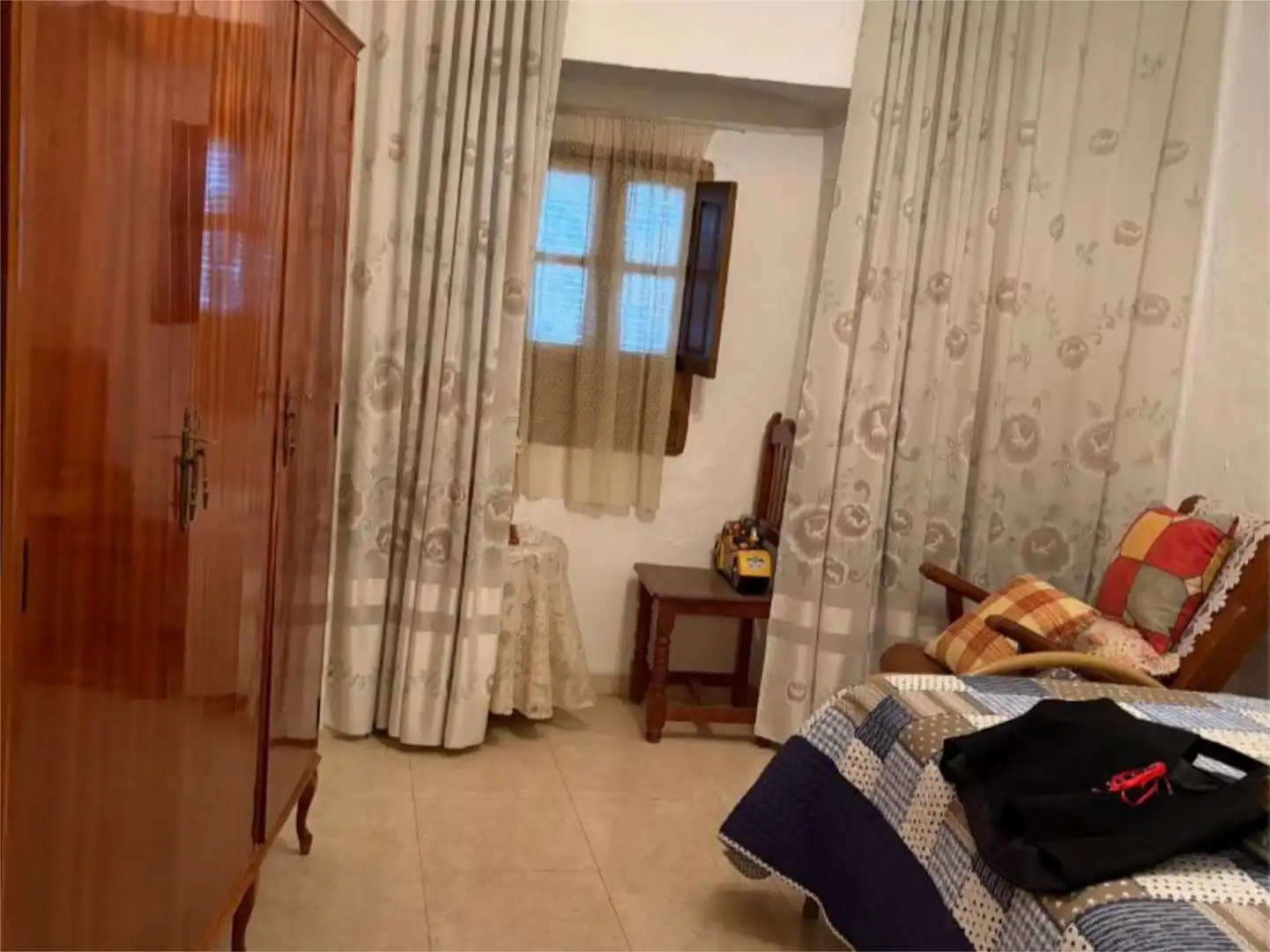 Habitación de Casa adosada en venta en Luque con Calefacción, Trastero y Amueblado
