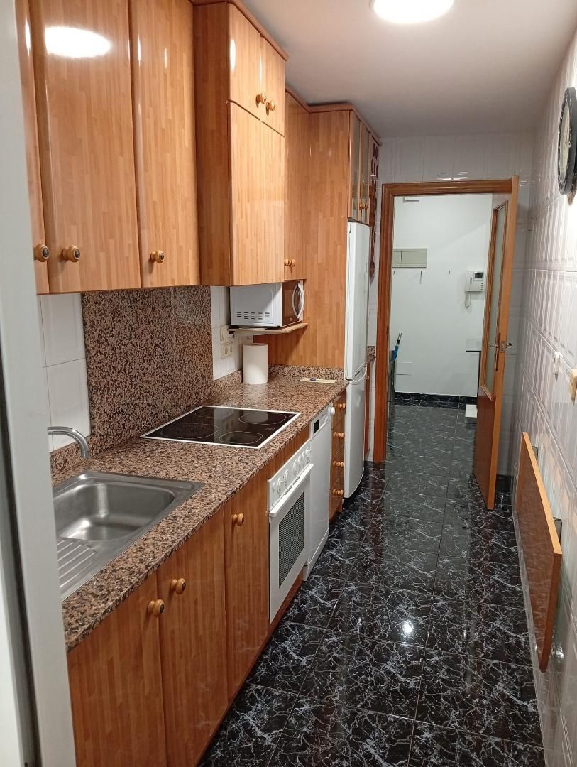 Cuina de Pis de lloguer en  Murcia Capital amb Aire condicionat, Calefacció i Moblat