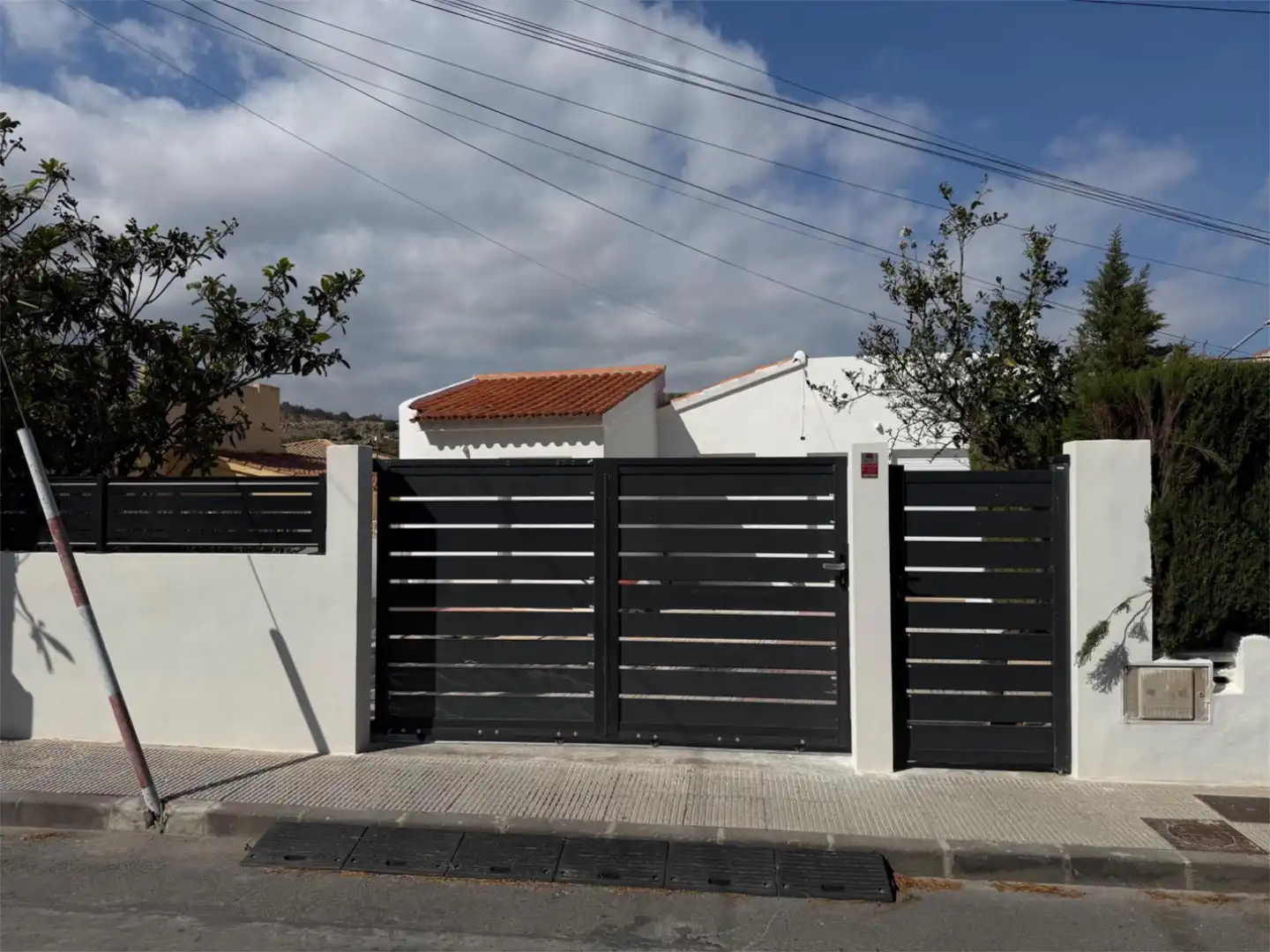 Casa o chalet en venta en Carrer Serra del Montgó, 11, San Rafael - Nucia Park Vista exterior de Casa o chalet en venta en La Nucia con Aire acondicionado, Terraza y Piscina