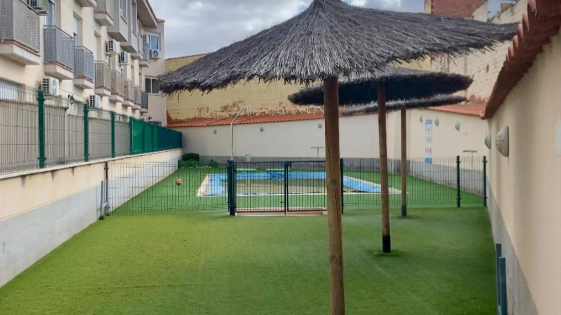 Piscina de Piso en venta en Pozuelo de Calatrava con Aire acondicionado, Calefacción y Jardín privado