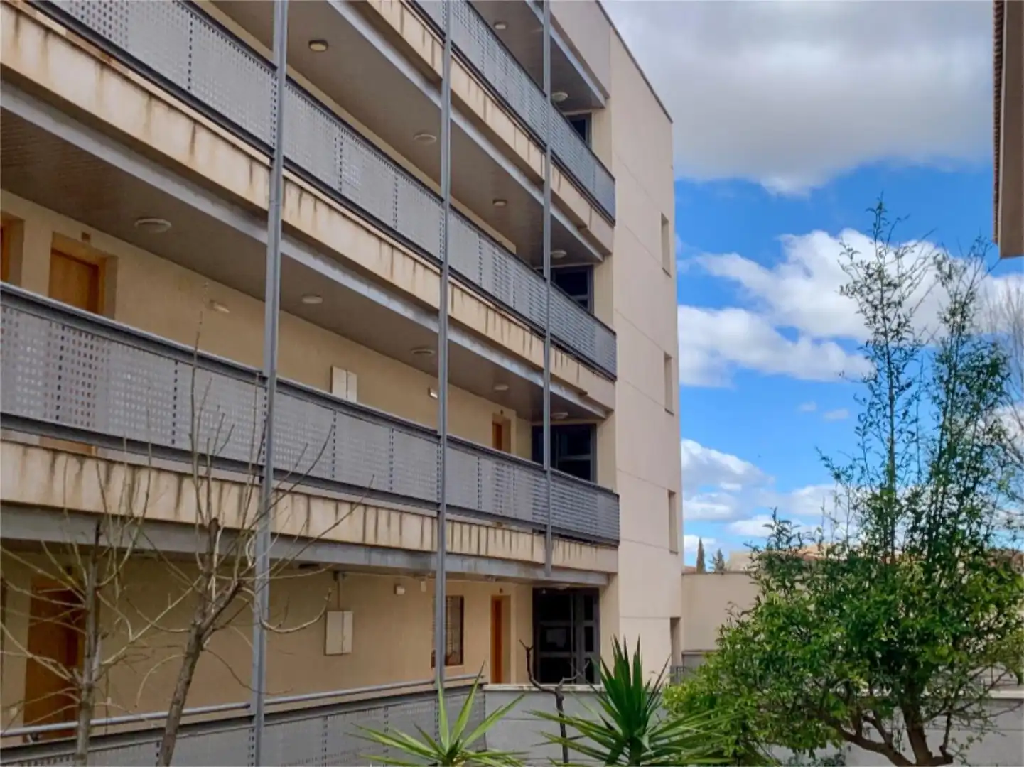 Flat for sale in Calle Granada, 27, Pozuelo de Calatrava Exterior view of Flat for sale in Pozuelo de Calatrava with Air Conditioner, Heating and Private garden