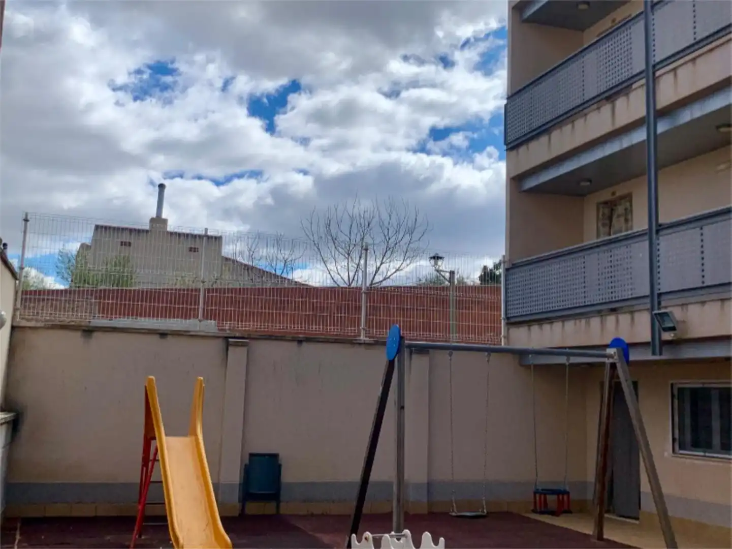 Flat for sale in Calle Granada, 27, Pozuelo de Calatrava Parking of Flat for sale in Pozuelo de Calatrava with Air Conditioner, Heating and Private garden