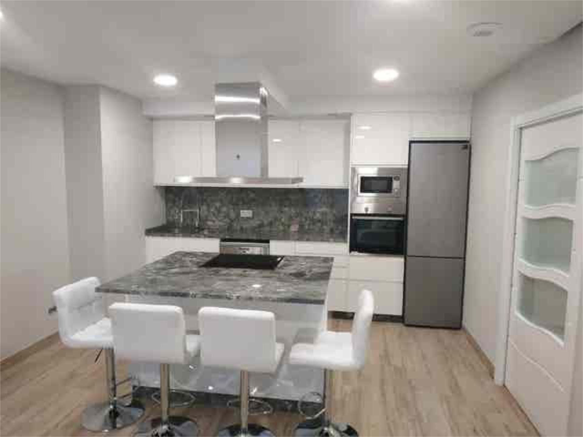 Cuina de Pis de lloguer en Lugo Capital amb Calefacció, Terrassa i Traster