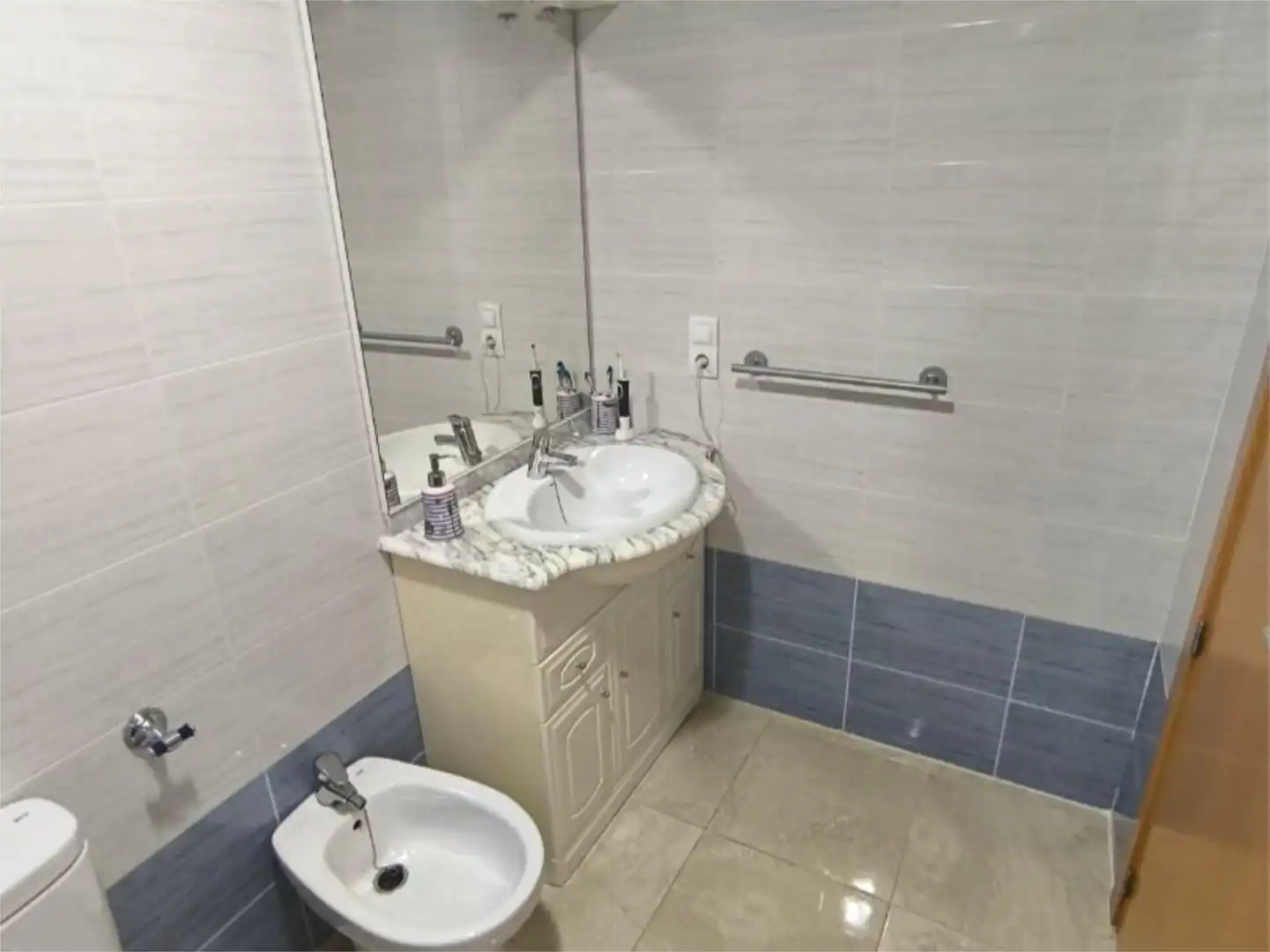 Wohnung zum Verkauf in Avenida Columbretes, 4, Playa de la Concha Badezimmer von Wohnung zum Verkauf in Oropesa del Mar / Orpesa mit Klimaanlage, Terrasse und Schwimmbad