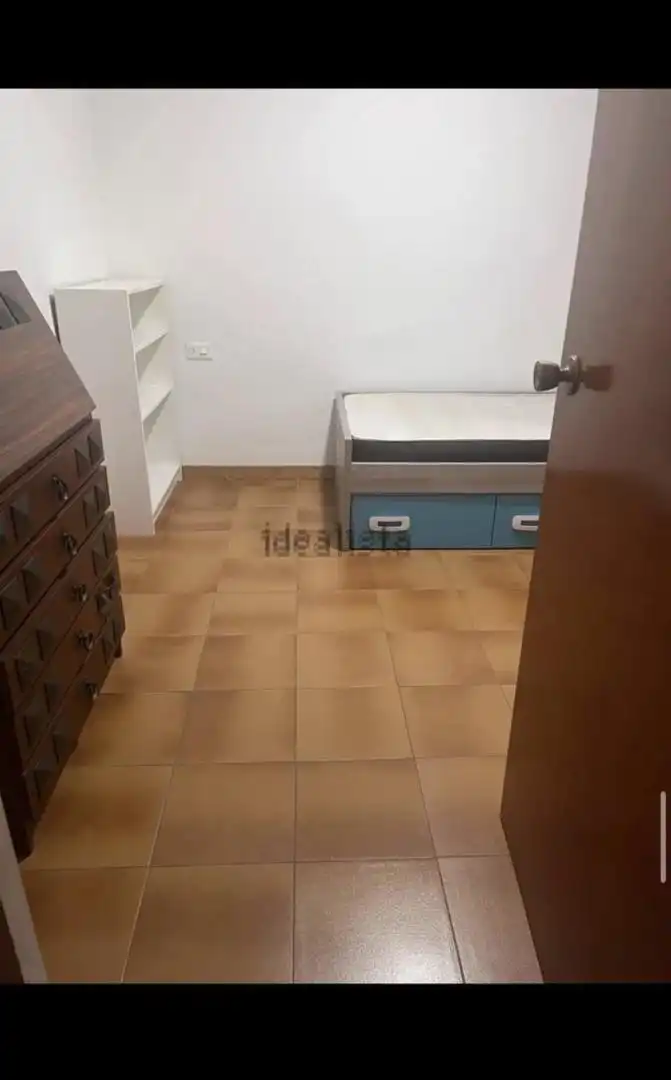 Zimmer in Carrer de Jaume Balmes, 6, Eixample Nord Schlafzimmer von Wohnung zur untervermieten in Girona mit Klimaanlage, Heizung und Möbliert