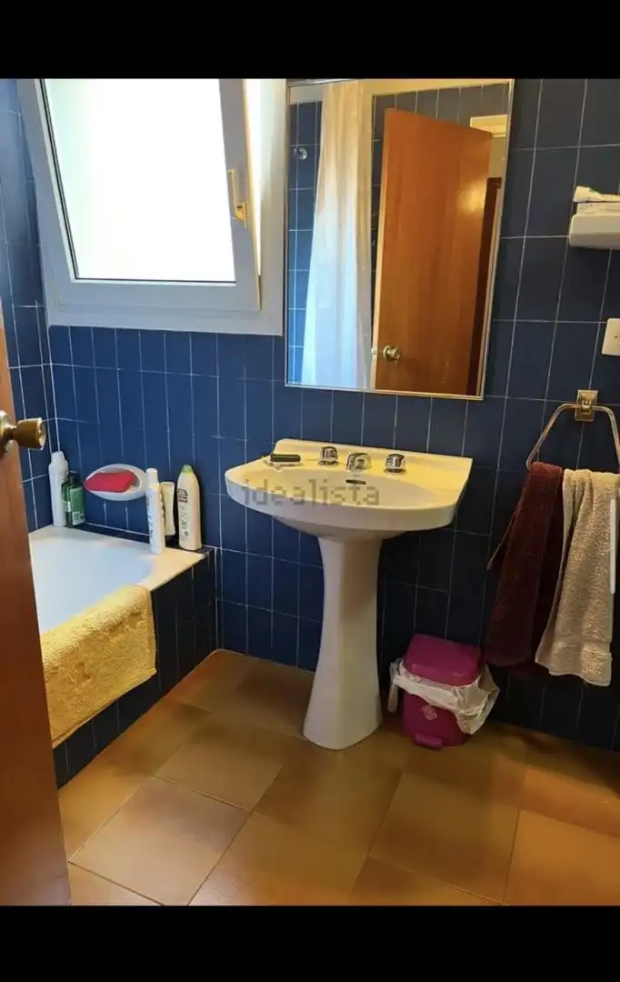 Zimmer in Carrer de Jaume Balmes, 6, Eixample Nord Badezimmer von Wohnung zur untervermieten in Girona mit Klimaanlage, Heizung und Möbliert