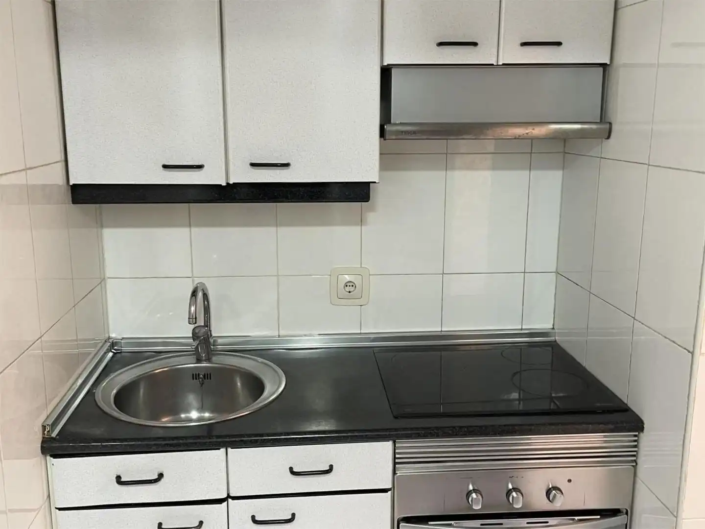 Flat for sale in Calle Motilla del Palancar, 25, Canillas Kitchen of Flat for sale in Madrid Capital with Air Conditioner and Balcony