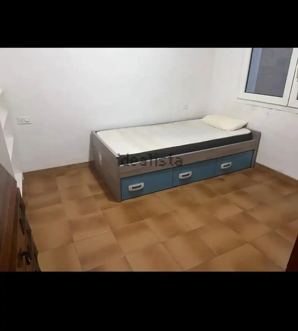 Zimmer in Carrer de Jaume Balmes, 6, Eixample Nord Schlafzimmer von Wohnung zur untervermieten in Girona mit Klimaanlage, Heizung und Möbliert