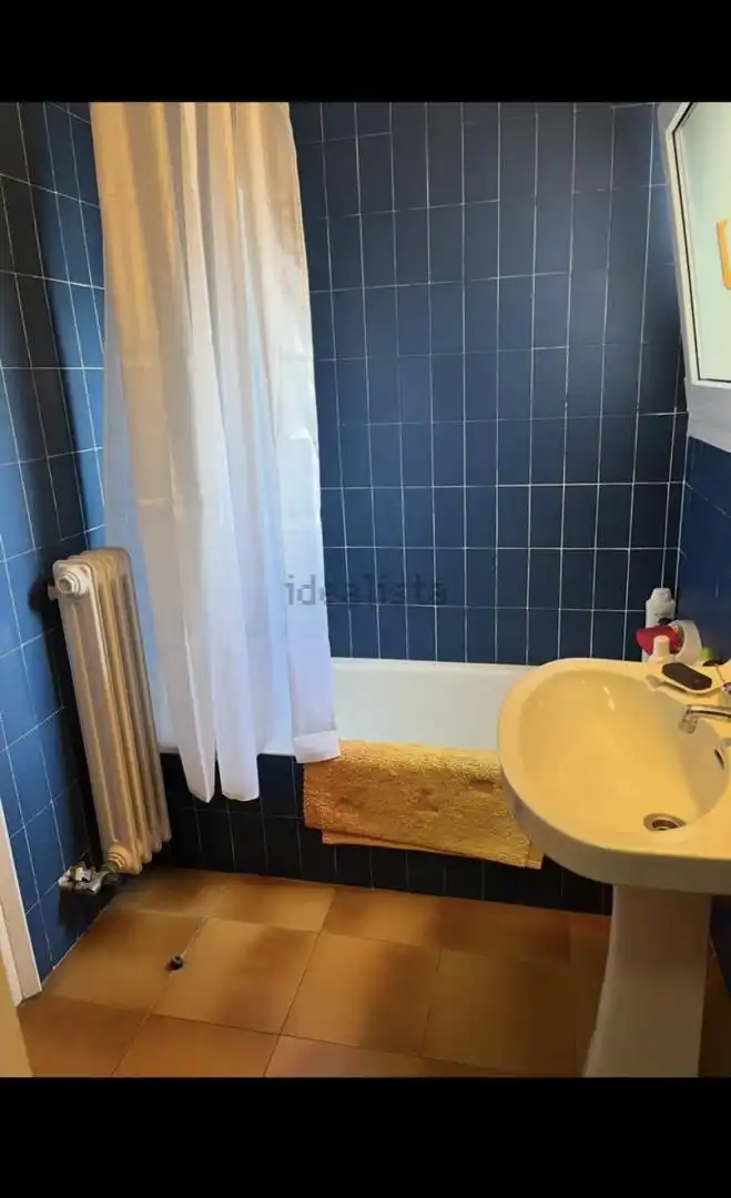 Zimmer in Carrer de Jaume Balmes, 6, Eixample Nord Badezimmer von Wohnung zur untervermieten in Girona mit Klimaanlage, Heizung und Möbliert