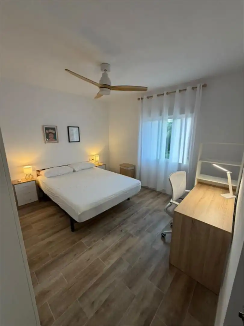 Piso en venta en Plaza Nuestra Señora de la Luz, Ciudad Jardín - Tagarete - El Zapillo Habitación de Piso en venta en Almería con Aire acondicionado, Calefacción y Terraza