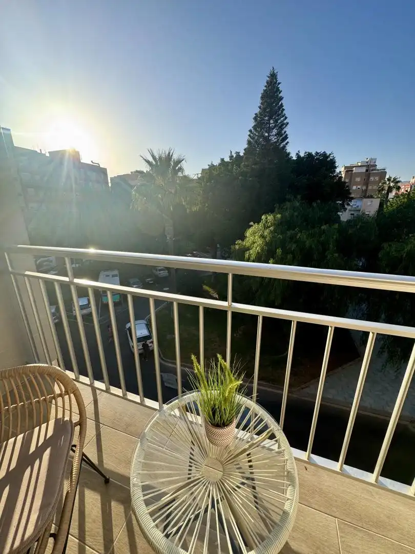 Piso en venta en Plaza Nuestra Señora de la Luz, Ciudad Jardín - Tagarete - El Zapillo Vista exterior de Piso en venta en Almería con Aire acondicionado, Calefacción y Terraza