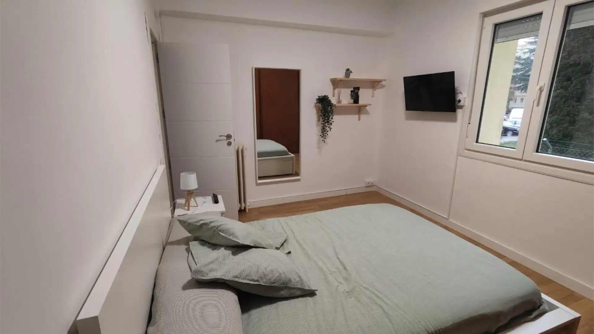 Bedroom of Flat for share in Burgos Capital  with Heating, Parquet flooring and Furnished