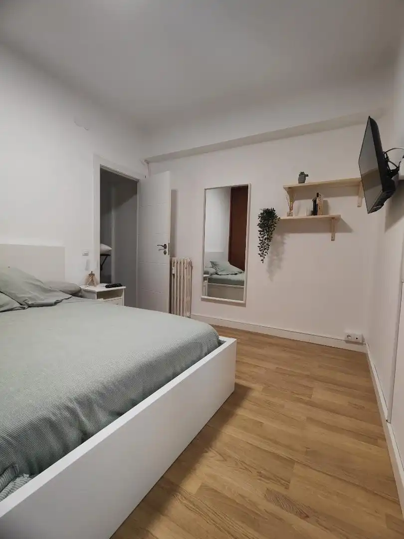 Schlafzimmer von Wohnung zur untervermieten in Burgos mit Heizung, Parkett und Möbliert