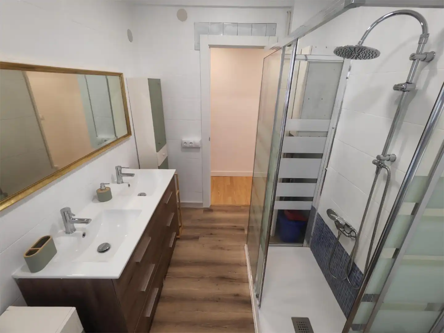 Badezimmer von Wohnung zur untervermieten in Burgos mit Heizung, Parkett und Möbliert